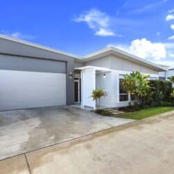 0Q2A0289 1 250x250 - Home 53