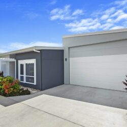 0Z8A9782 1 250x250 - Home 90