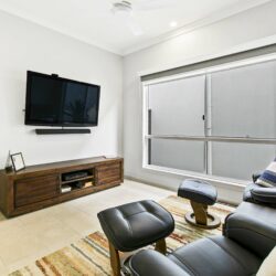 0Z8A9828 1 250x250 - Home 90