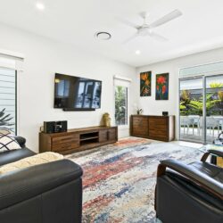 0Z8A9834 1 250x250 - Home 90