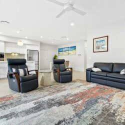 0Z8A9840 1 250x250 - Home 90