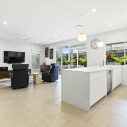 0Z8A9867 1 250x250 - Home 90