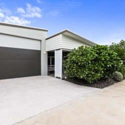 0Q2A4311 1 250x250 - Home 215