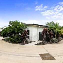 0Q2A4314 1 250x250 - Home 215