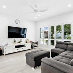 0Q2A4361 1 250x250 - Home 215