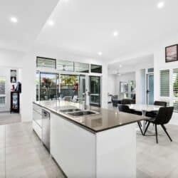 0Q2A4385 1 250x250 - Home 215