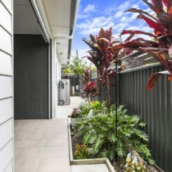 0Q2A4394 1 250x250 - Home 215