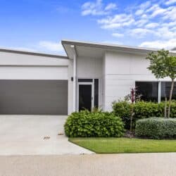 0Q2A4400 1 250x250 - Home 162