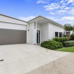 0Q2A4403 1 250x250 - Home 162