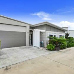 0Q2A0480 1 Copy 250x250 - Home 69